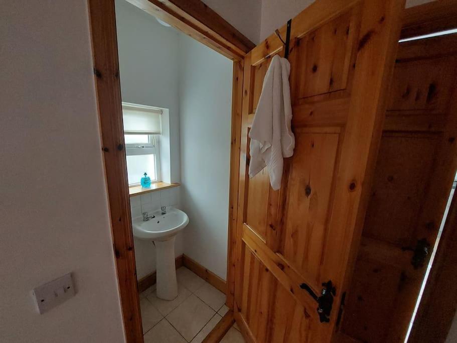 Bruff 3 Bed Semi-Detached House In A Quite Estate 빌라 외부 사진